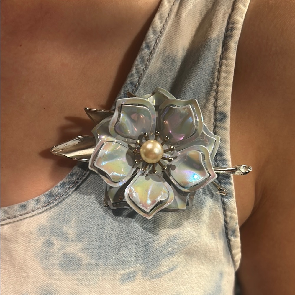 Vintage Lusterware Enamel Elegant Silver Floral Brooch GVC